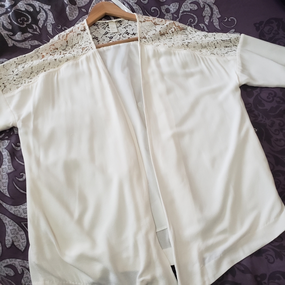 🆕️🍁H&M Lace Shoulder Cardigan